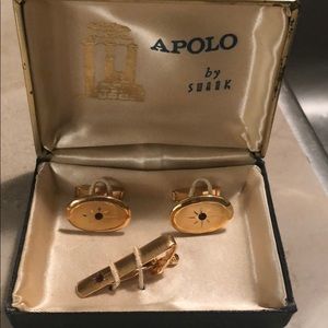 Cuff links set